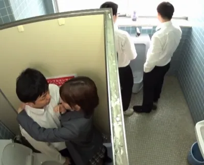 Em nữ học sinh dam dang với sở thích xóc lọ liếm cu