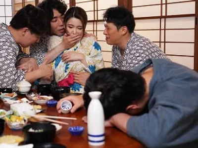 đưa người vợ đi suối nước nóng, chồng yêu không biết cô vợ bị người khác nắc sấp mặt