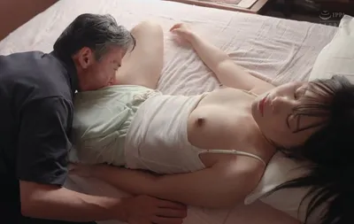 Bố già tích cực vét máng đứa cô gái nhỏ lâu ngày về quê giờ đã trưởng thành