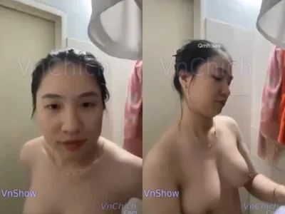 Gái vú bự, vừa call với con ghệ vừa tắm