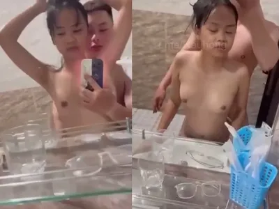 Dáng mảnh em cùng thằng bồ trả bài trước gương quay kỉ niệm
