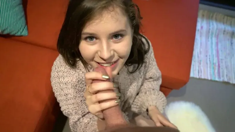 Bắn tinh ngập chiếc cô bé hồng của em gái dễ thương