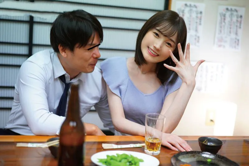 Bà xã xin chồng yêu đi họp lớp rồi mất liên lạc sau khi tình cũ đưa vào khách sạn